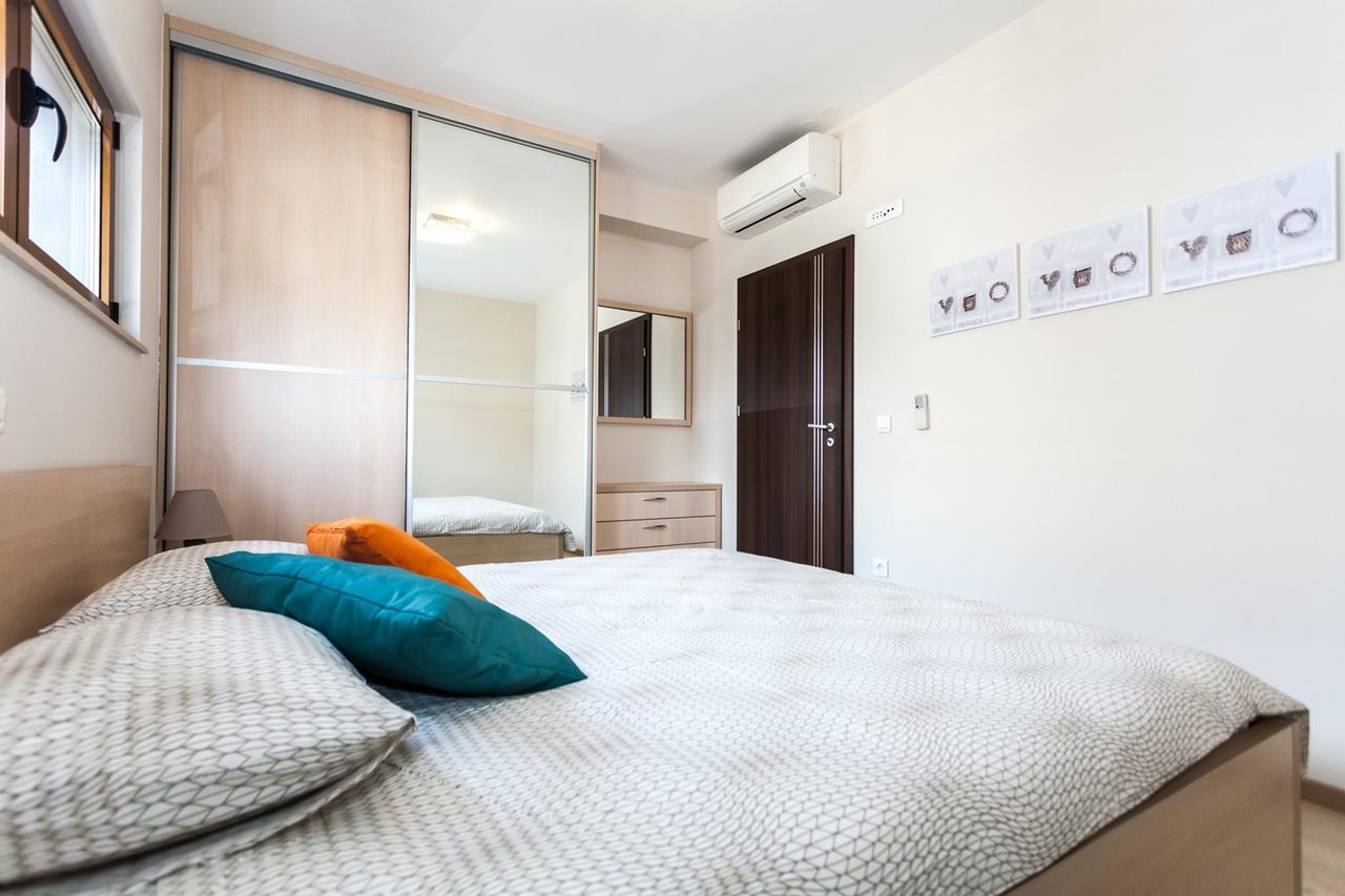 Renata Apartment 2Br, Near Beach Petrcane